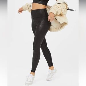 OFFLINE AERIE  The Hugger High Waisted Leggings